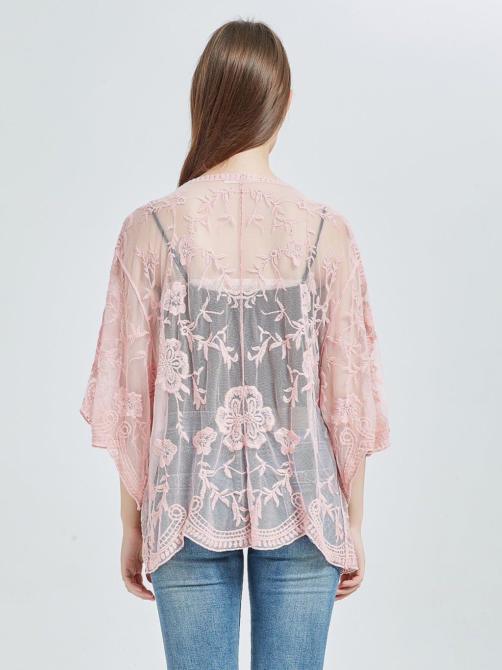 Cárdigan corto tipo kimono con encaje bordado y medias mangas 