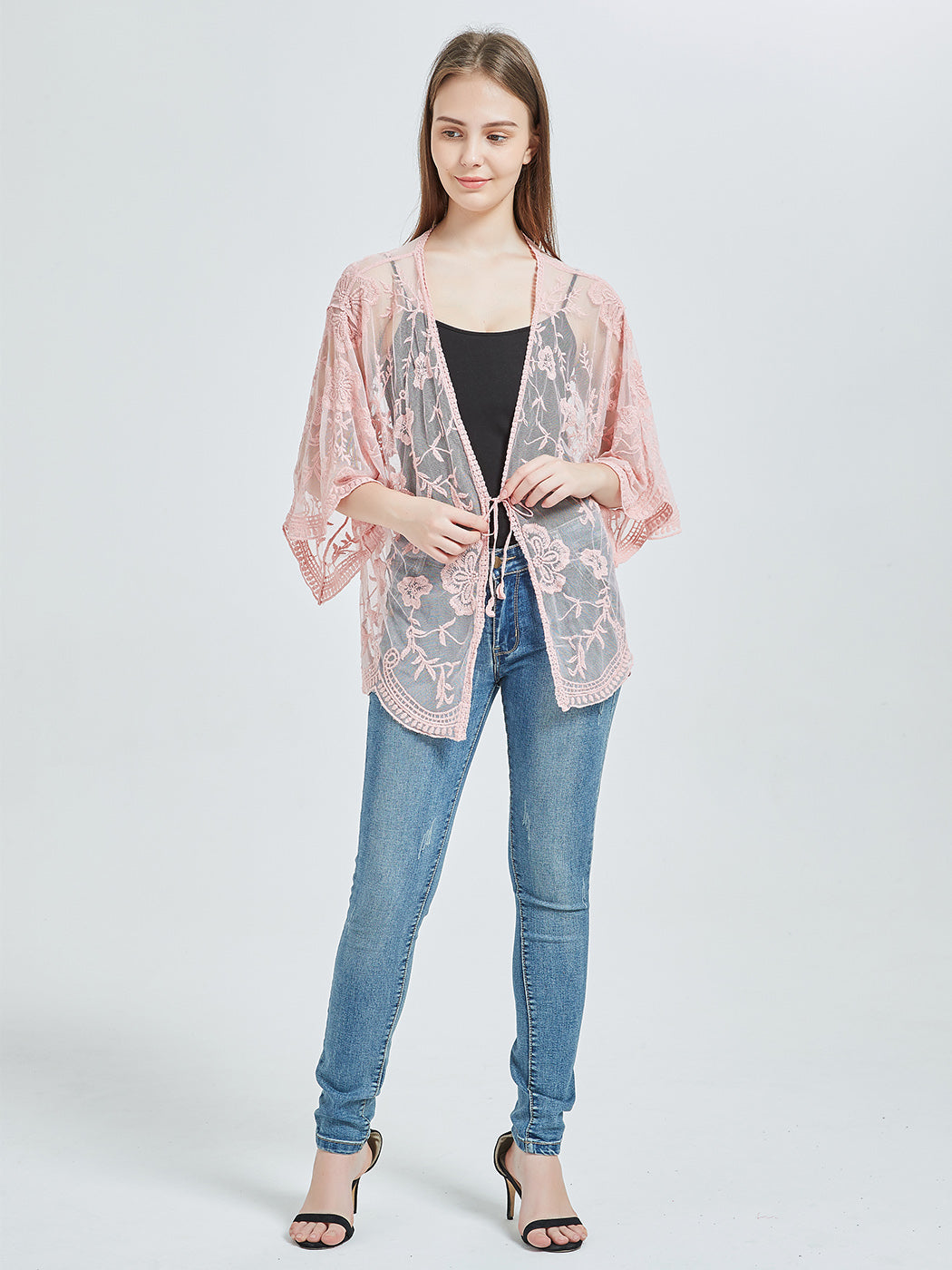 Cárdigan corto tipo kimono con encaje bordado y medias mangas 