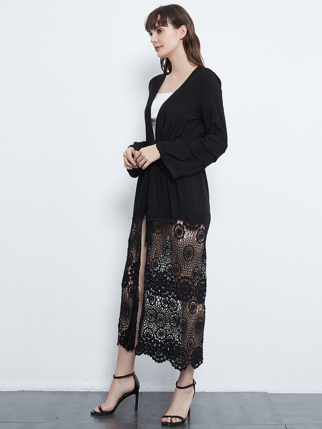 Cárdigan tipo kimono con encaje floral, bordado a crochet, manga larga, cordón y retazos