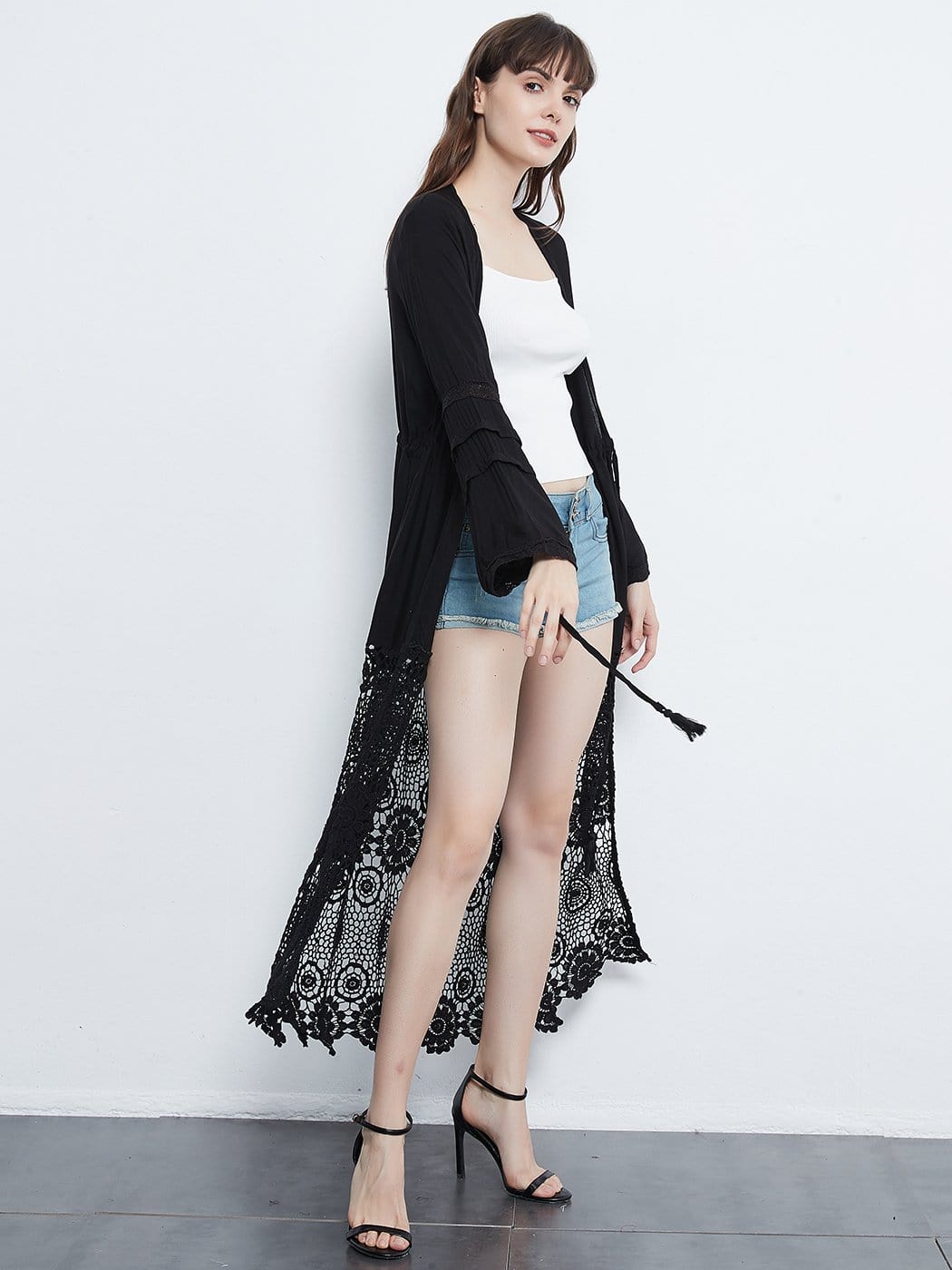 Cárdigan tipo kimono con encaje floral, bordado a crochet, manga larga, cordón y retazos