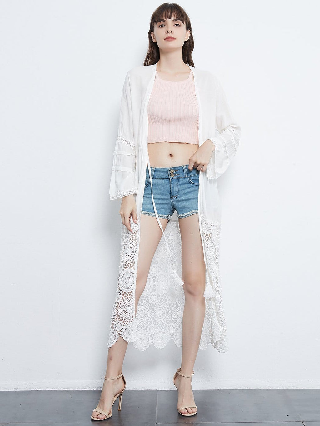 Cárdigan tipo kimono con encaje floral, bordado a crochet, manga larga, cordón y retazos