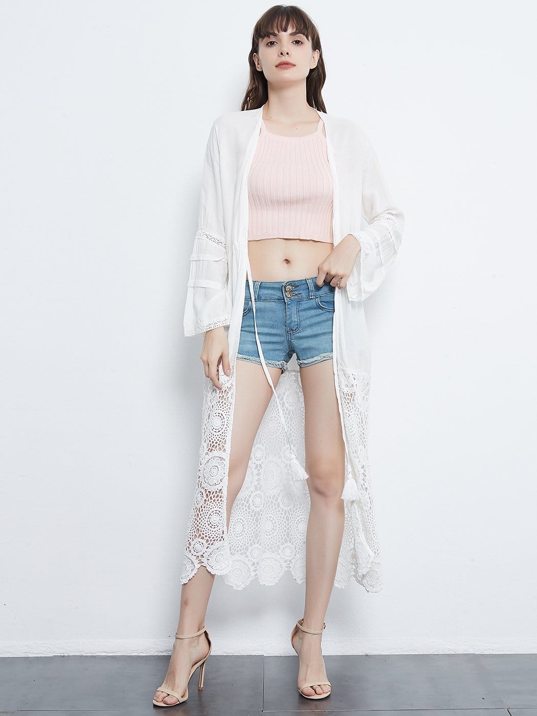 Cárdigan tipo kimono con encaje floral, bordado a crochet, manga larga, cordón y retazos
