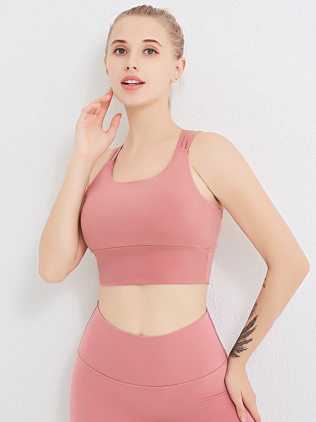 Sujetador deportivo con tirantes cruzados en la espalda, acolchado, sin aros, para yoga y actividades al aire libre para mujer