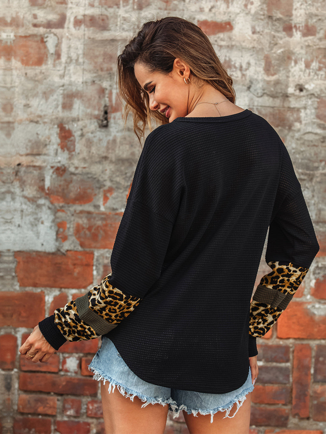 Suéteres casuales suaves de otoño e invierno con cuello en V, ligeros, de manga larga y estampado de leopardo