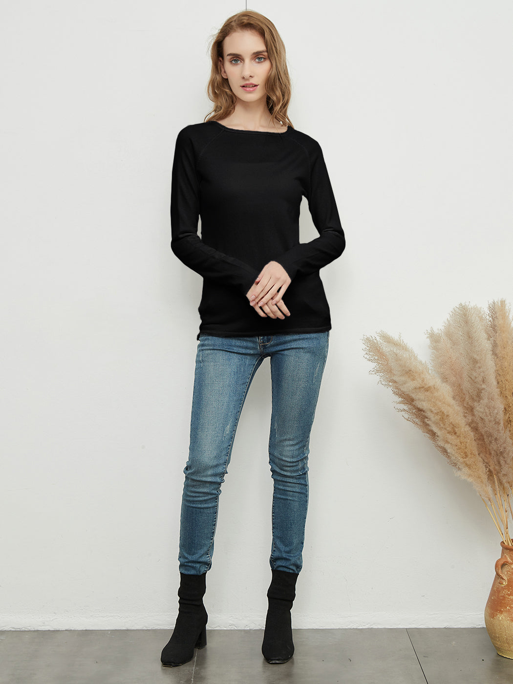 Lightweight Fitted Crewneck Knit Sweater Pullover