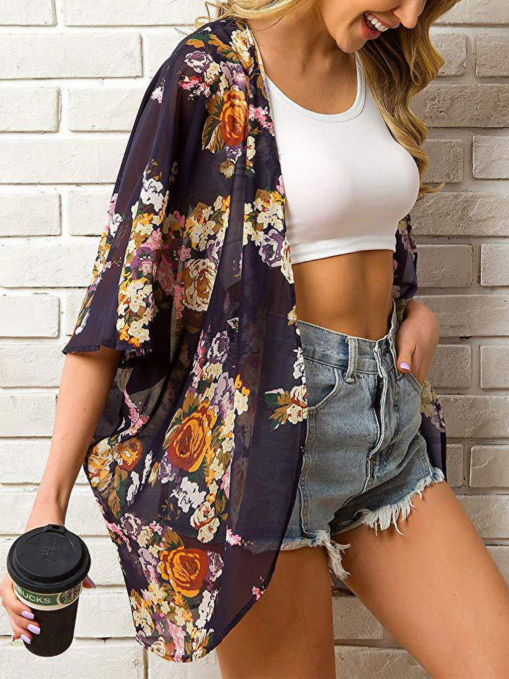 Cárdigan tipo kimono corto con abertura frontal y estampado floral de gasa para playa