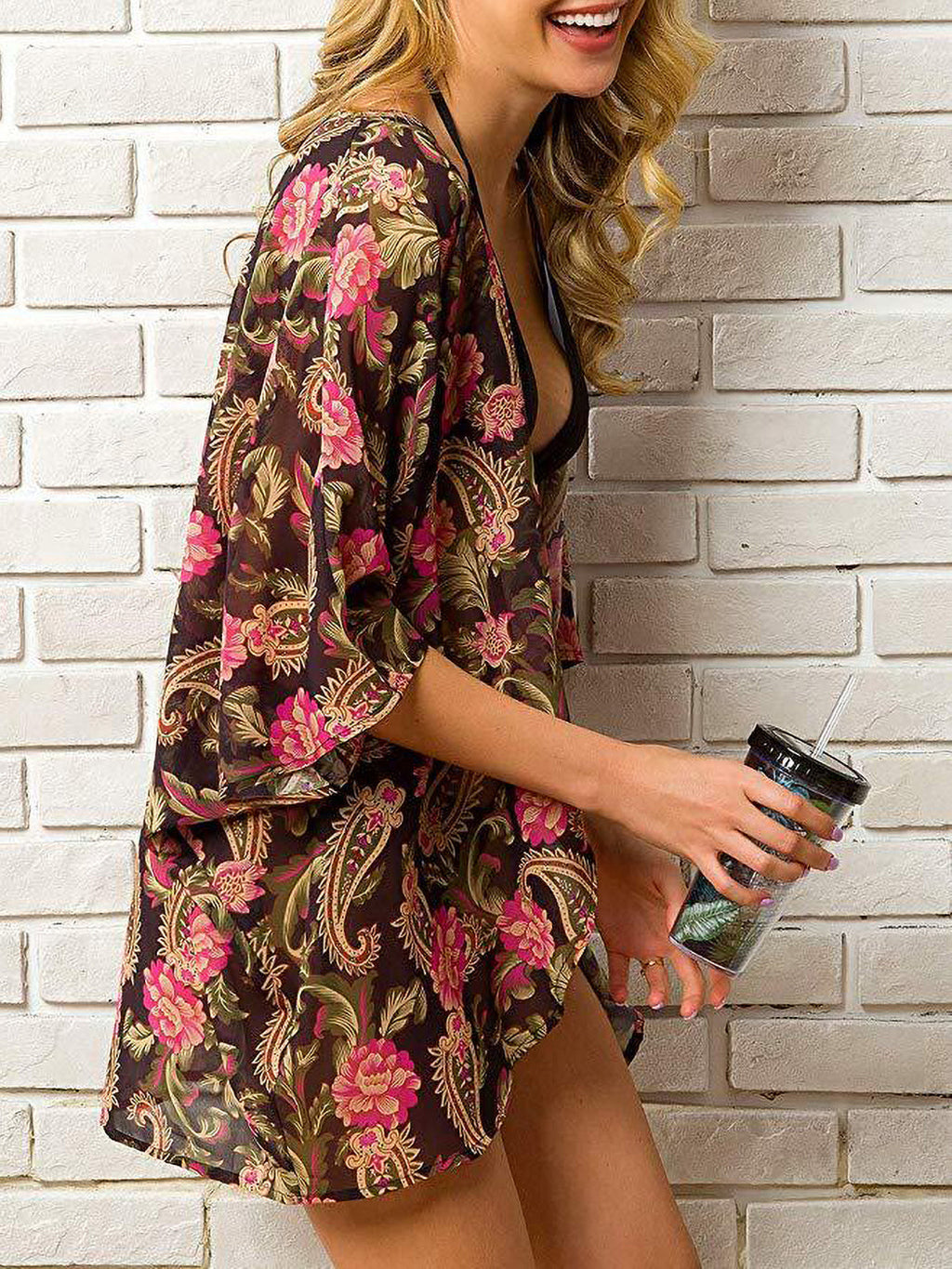 Cárdigan tipo kimono corto con abertura frontal y estampado floral de gasa para playa