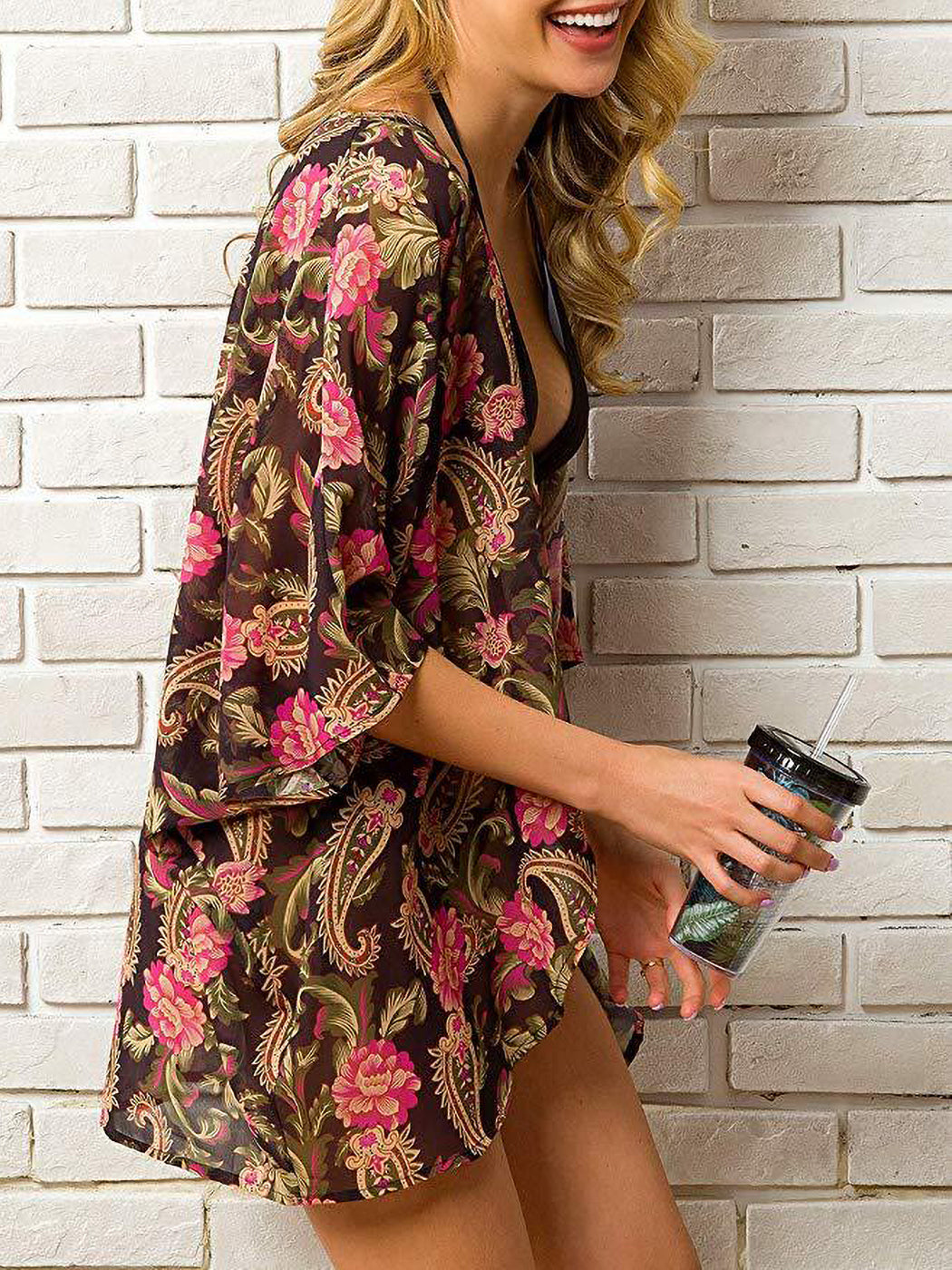 Cárdigan tipo kimono corto con abertura frontal y estampado floral de gasa para playa