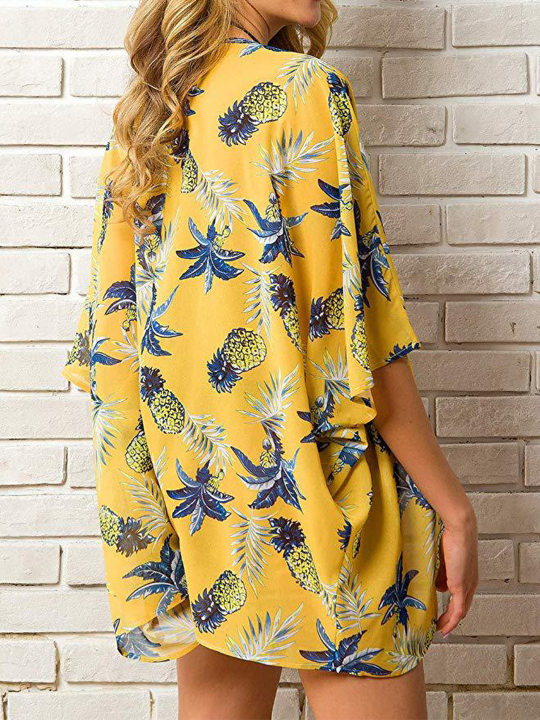 Cárdigan tipo kimono corto con abertura frontal y estampado floral de gasa para playa