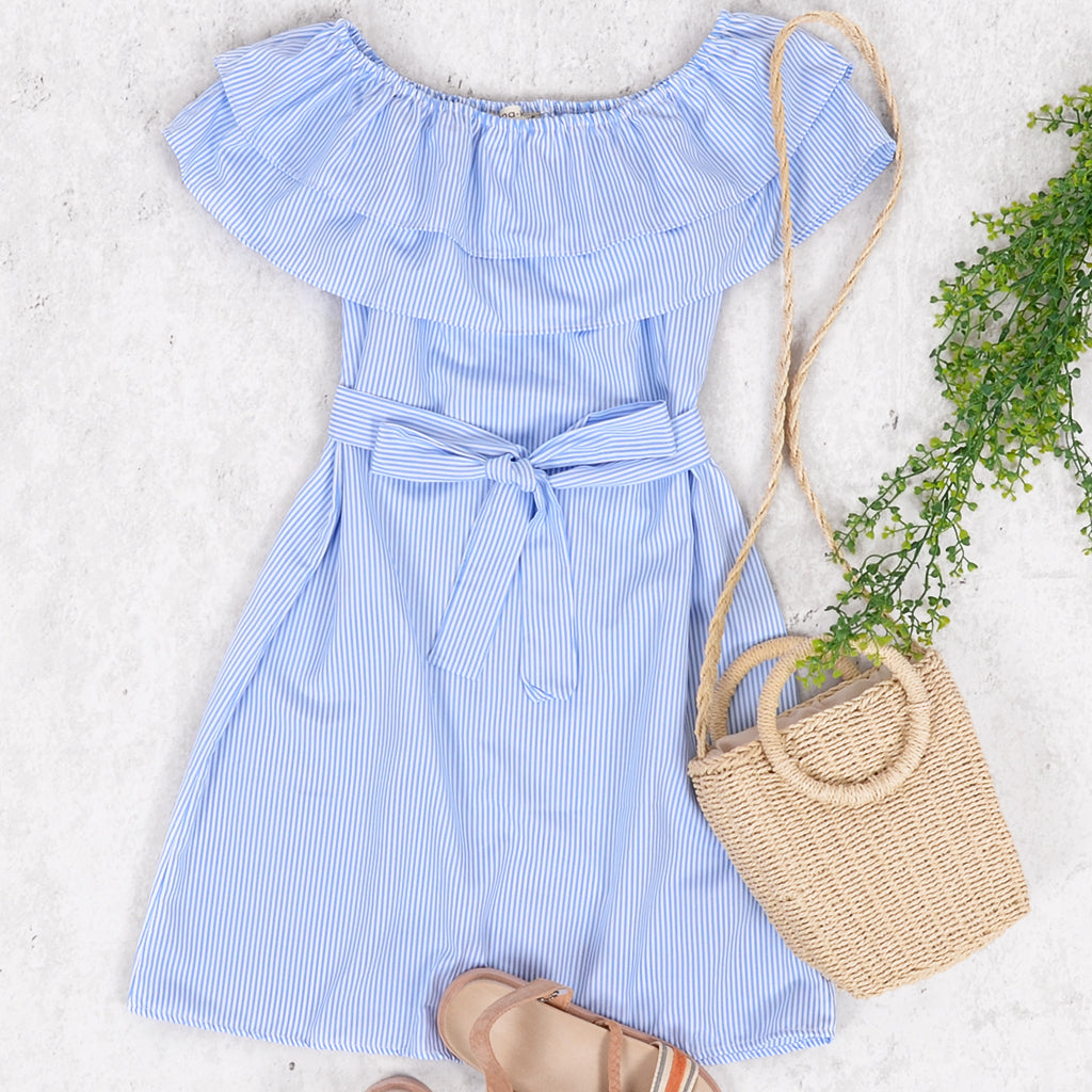 Vestido camisero corto de mezclilla con volantes, cómodo e informal con hombros descubiertos para mujer de Anna-Kaci