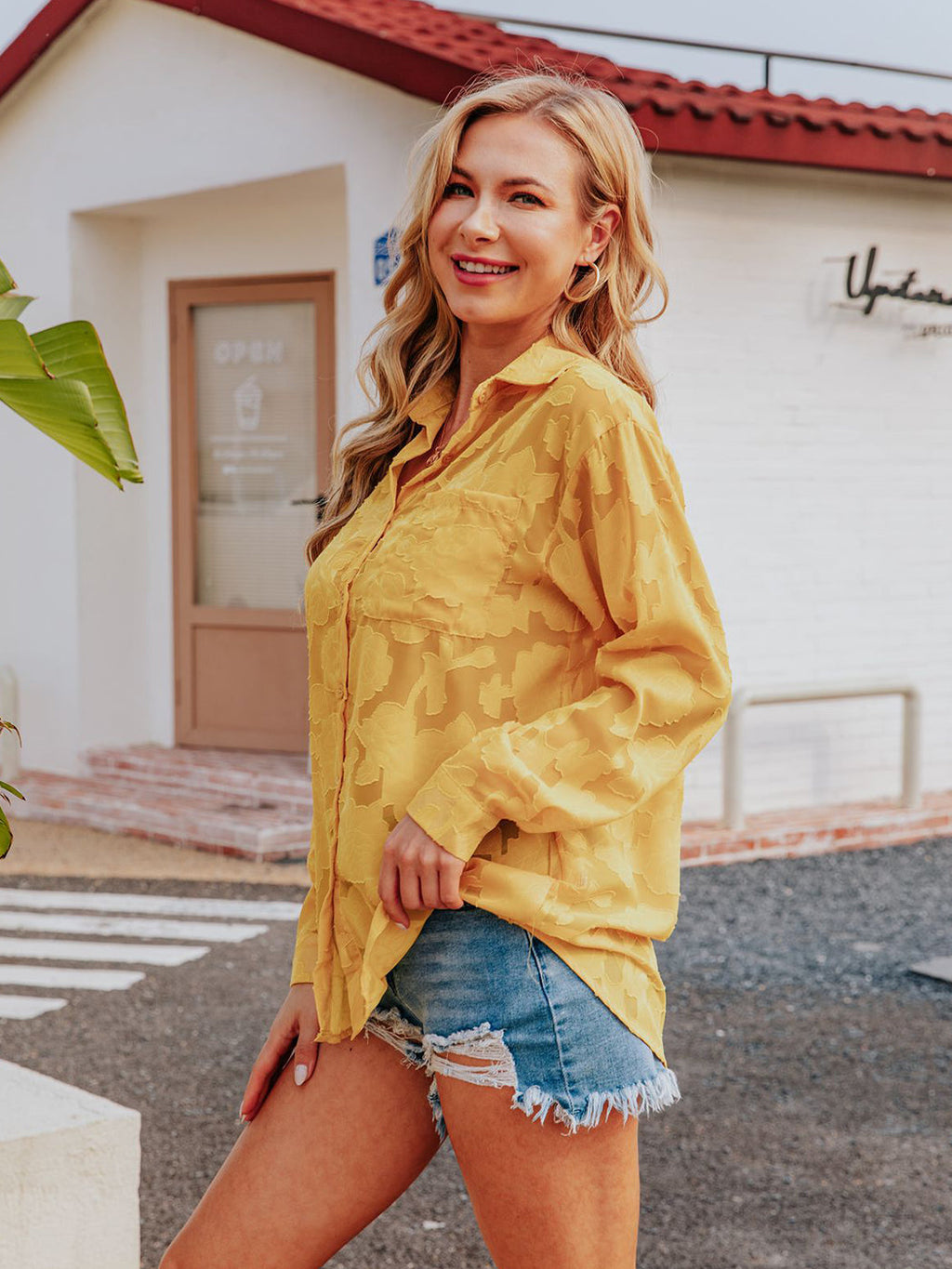 Blusa de gasa con estampado floral, mangas largas, cuello vuelto semitransparente y botones para mujer de Anna-Kaci