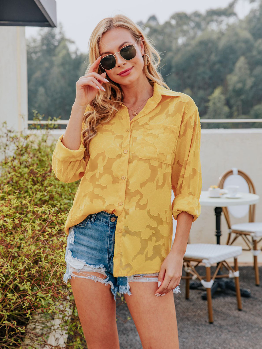 Blusa de gasa con estampado floral, mangas largas, cuello vuelto semitransparente y botones para mujer de Anna-Kaci