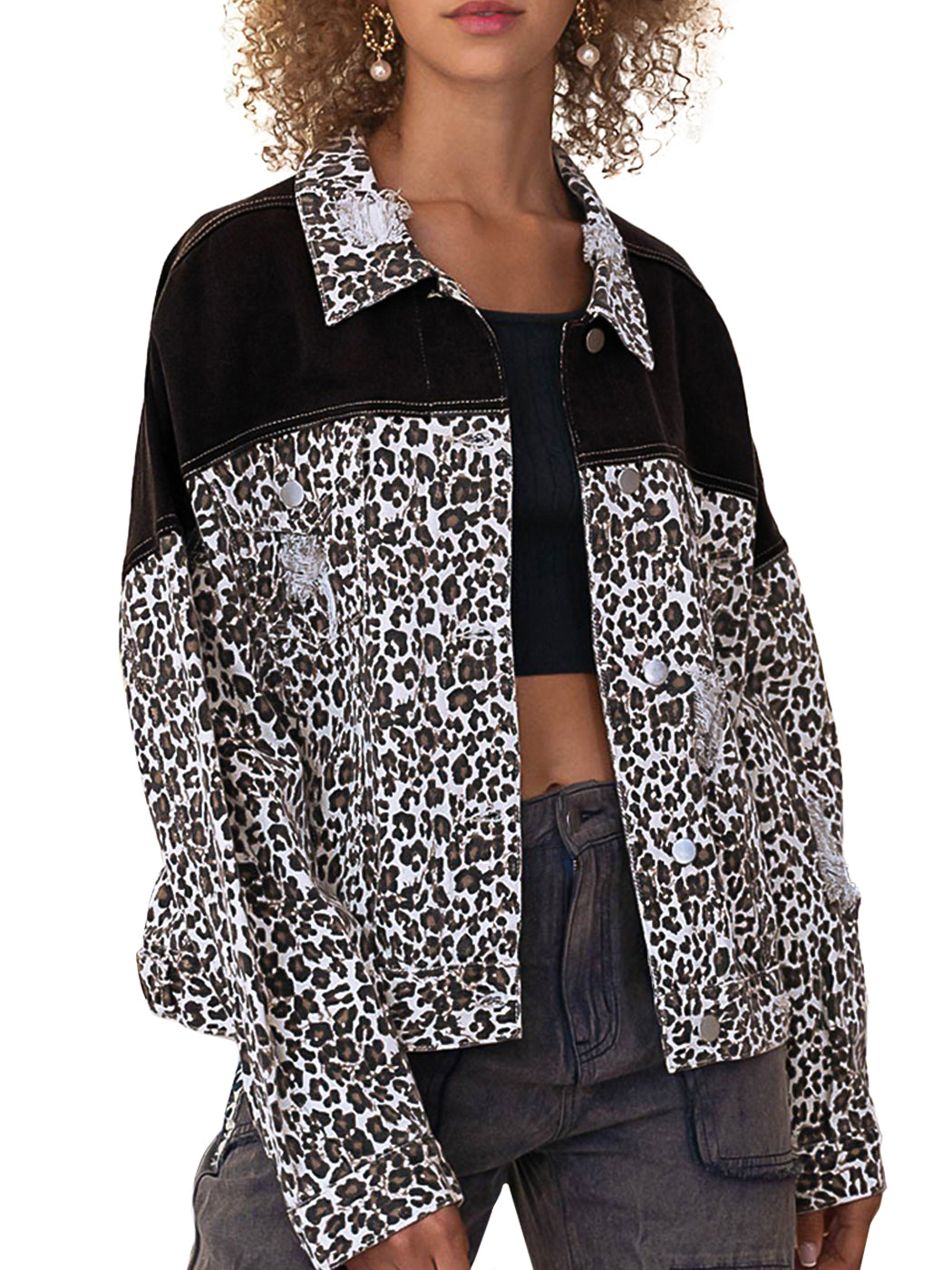 Chaqueta vaquera corta con estampado de leopardo 