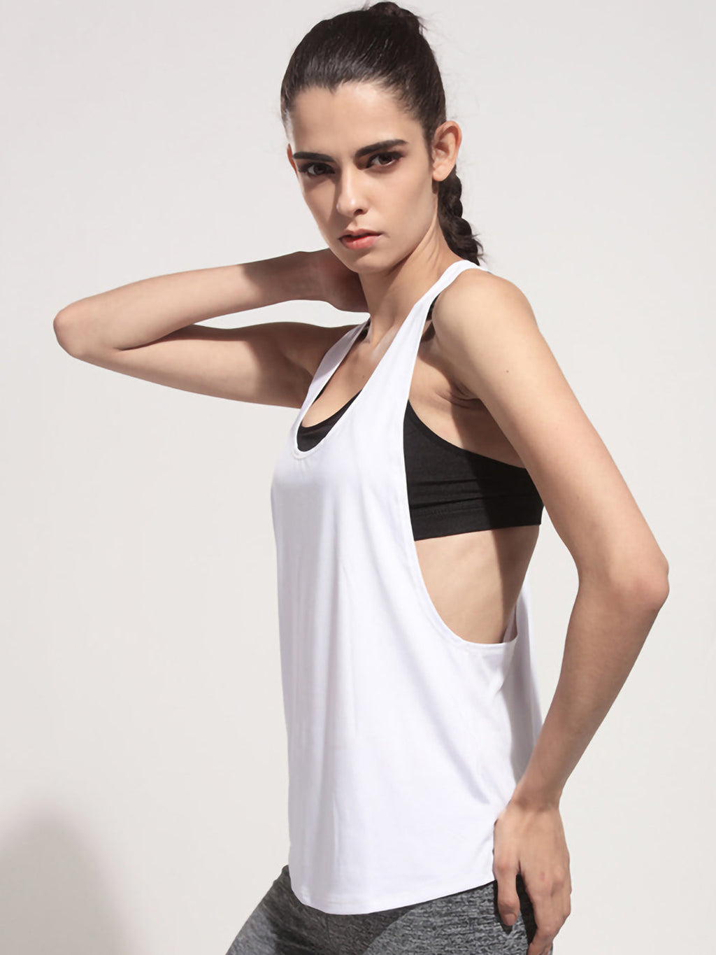 Camiseta sin mangas holgada con espalda cruzada para hacer yoga
