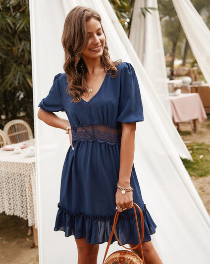 Vestido túnica con volantes y cintura de encaje