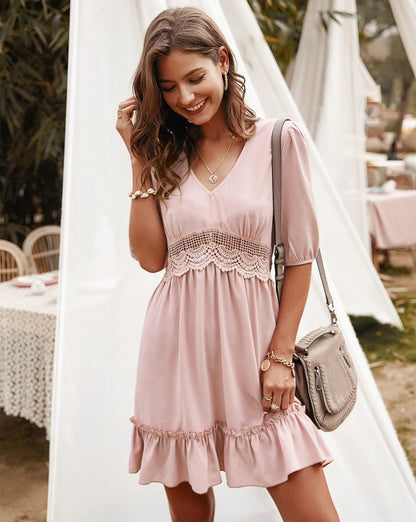 Vestido túnica con volantes y cintura de encaje
