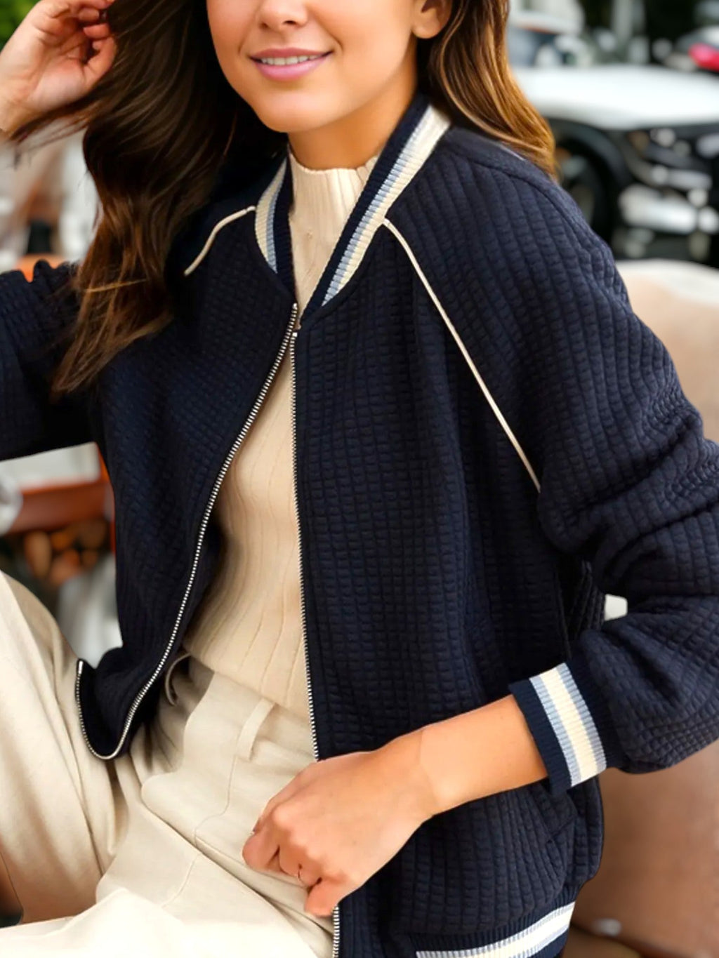 Chaqueta universitaria clásica con cremallera y mangas regulares