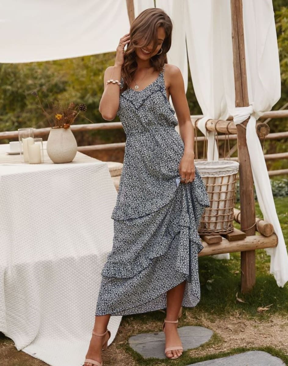 Vestido con estampado de flores delicadas y suaves